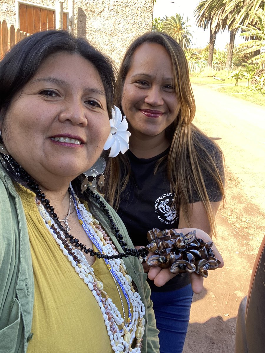BudiMapu's tweet photo. Maururu/ Chaltumay Wapi Rapa Nui fuiste un regalo de la vida todo gracias a mi ñaña Zoilita quien lleva mas 20 años en la Isla 🗿 lindos momentos y grandes personas conocí 🙌🏾🗿🌊🌸🌊✈️🐚🌄🙏🏽.

#rapanui #tierraancestral #newenmapu https://t.co/hNW5YUEQDj