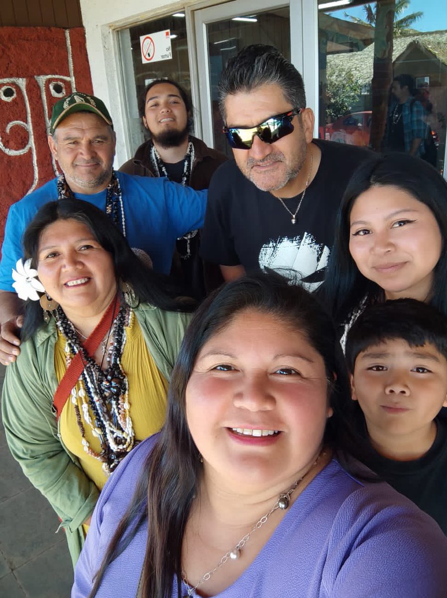 BudiMapu's tweet photo. Maururu/ Chaltumay Wapi Rapa Nui fuiste un regalo de la vida todo gracias a mi ñaña Zoilita quien lleva mas 20 años en la Isla 🗿 lindos momentos y grandes personas conocí 🙌🏾🗿🌊🌸🌊✈️🐚🌄🙏🏽.

#rapanui #tierraancestral #newenmapu https://t.co/hNW5YUEQDj
