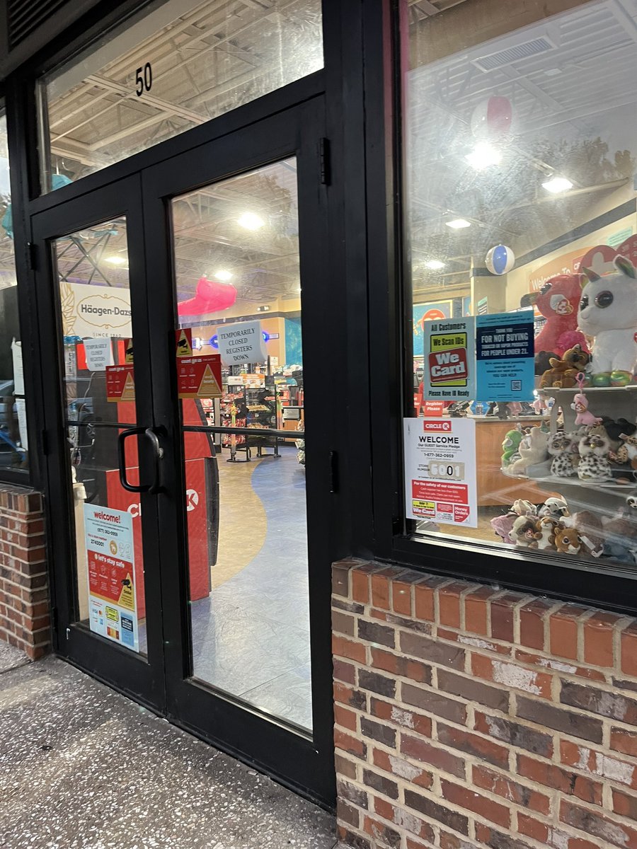 MichaelSmithWX's tweet photo. @CircleKStores Jekyll Island store has no internet - can’t purchase anything and people are walking in and being told to leave. https://t.co/o1PiNuu6vs