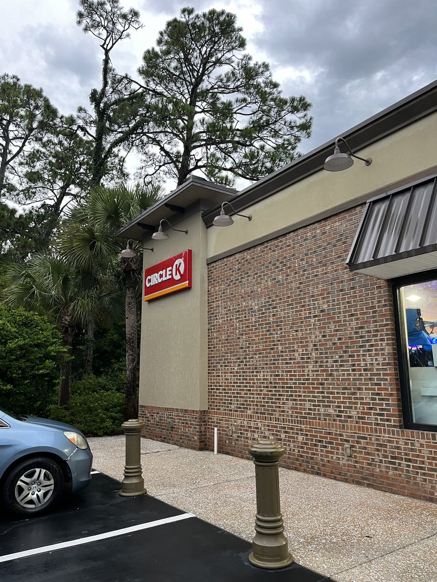 MichaelSmithWX's tweet photo. @CircleKStores Jekyll Island store has no internet - can’t purchase anything and people are walking in and being told to leave. https://t.co/o1PiNuu6vs