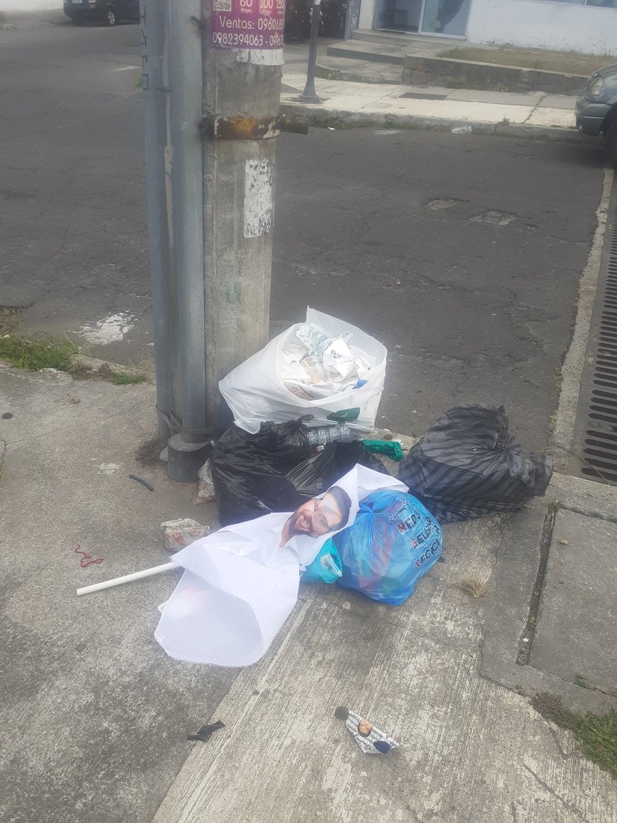 Correammv2026's tweet photo. @jantopicecuador Cuando pagas a tus "brigadistas" 25 dólares por día ni siquiera ellos van a votar por ti 😂 #TopicEsCorrea #TopicCorrupto #TopicEsViolencia https://t.co/oTajdtds4Y