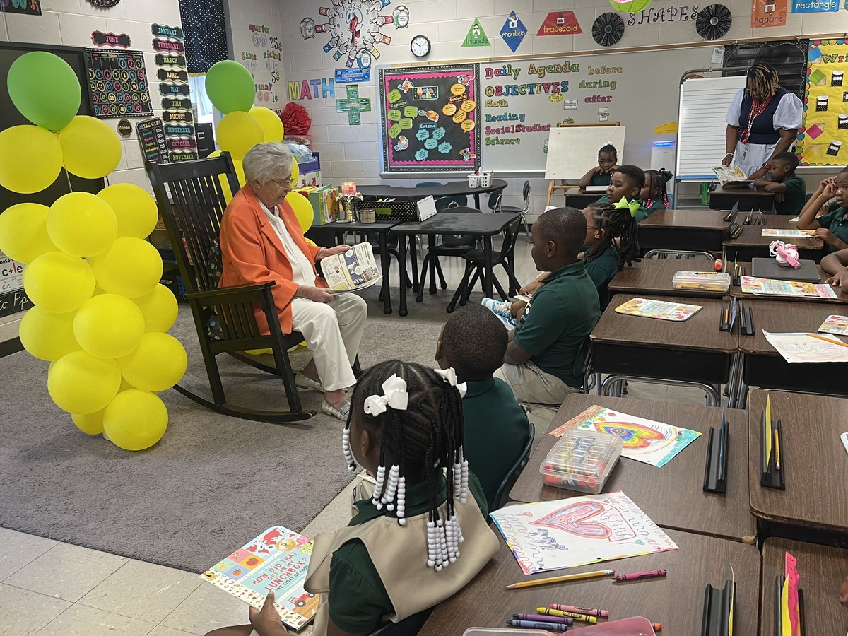 slpsimmons's tweet photo. Look who came to visit two of our Wilcox County Schools, Governor Ivey.  She launched the Governor’s Turnaround Schools Initiative in the Fall of 2022, and J.E. Hobbs and ABC Elementary are two of the 15 schools chosen from across the state to participate in this program. https://t.co/PpRnKSZMPR