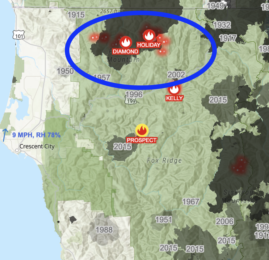 Alec_wx's tweet photo. The #SRFSmithRiverComplex  has gotten a lot intenser the past hour or so.  It is burning in the Biscuit burn scar, but that dates back to 2002. One concerning aspect of this fire is theres is little fire history south of it, so there are plenty of fuels to burn. #cawx #firewx https://t.co/5jY1963DAp