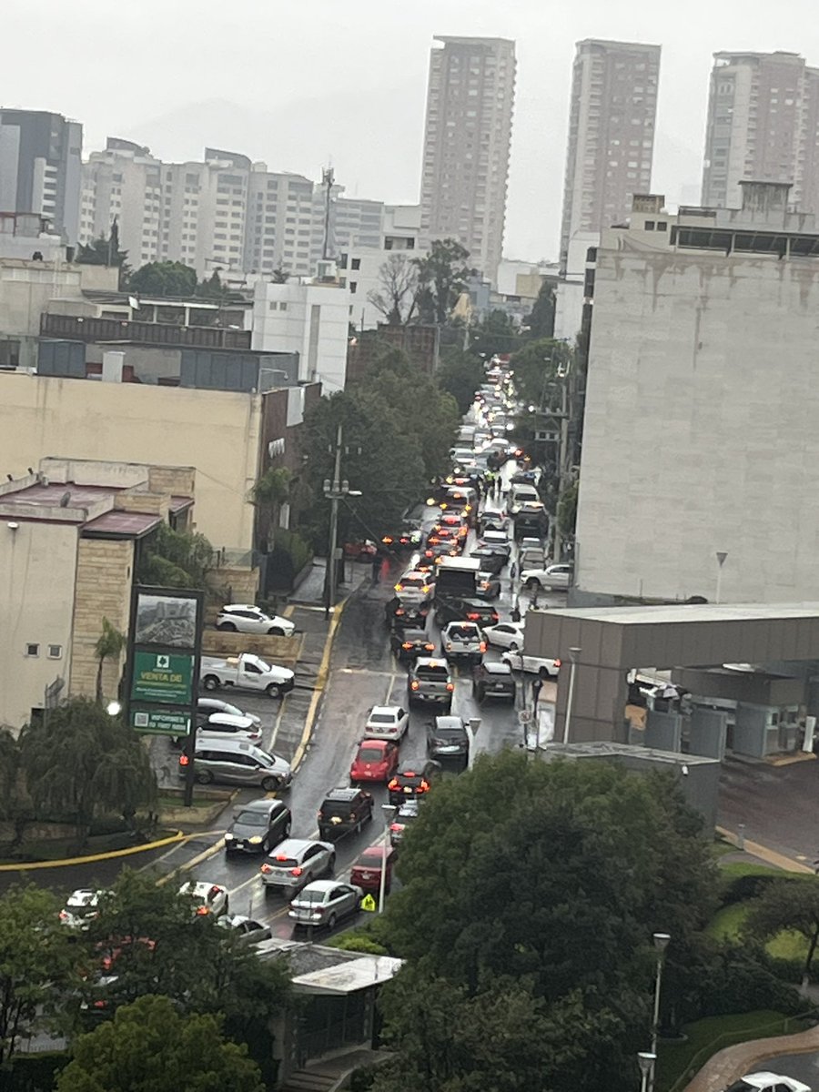 lshamosh's tweet photo. @AdrianRubalcava 3 vez en el día que cierran la calle de Sria de marina. No podemos entrar ni salir de nuestras casas. No es Justo https://t.co/FgyE1LZmbA