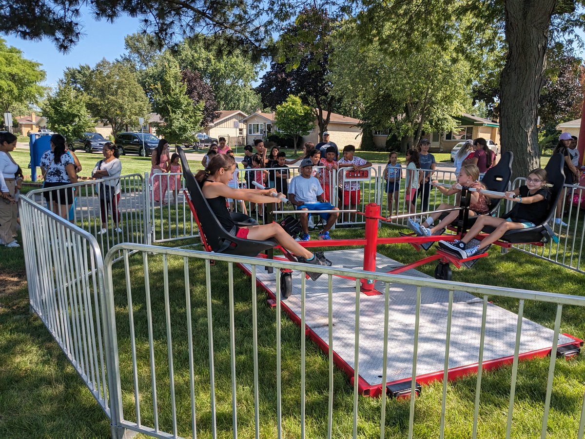 LakeParkASD4's tweet photo. Thank you, Lake Park PTA for putting on such a fantastic Back to School Bash!  We were so happy to see so many families!  #ASD4ALL #LakeParkPanthers https://t.co/3NfEjRfRgO