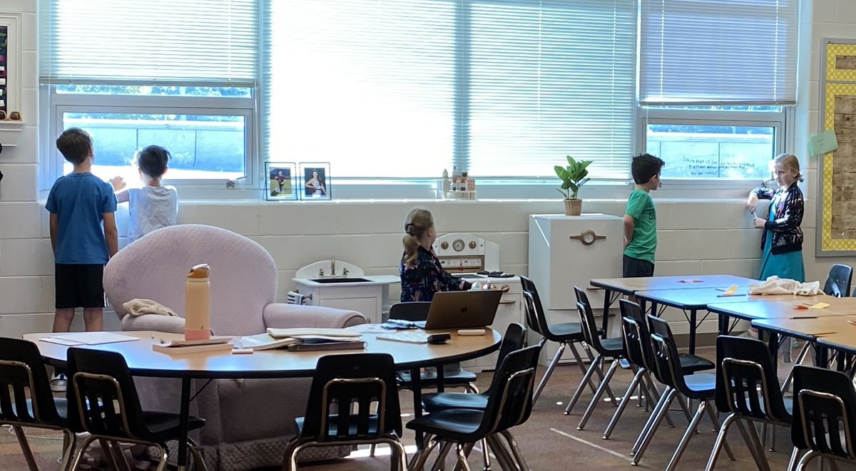 MrsCarter_SMSD's tweet image. Check out this #buildingthinkingclassrooms action happening @512Hawks today. These kids are *thinking* and *talking* and *LOVING* math, and… they were so *proud* of their mathematical thinking. 🤗✨🌱🧮 #watchusgrow #weshinestudentsshine @theSMSD