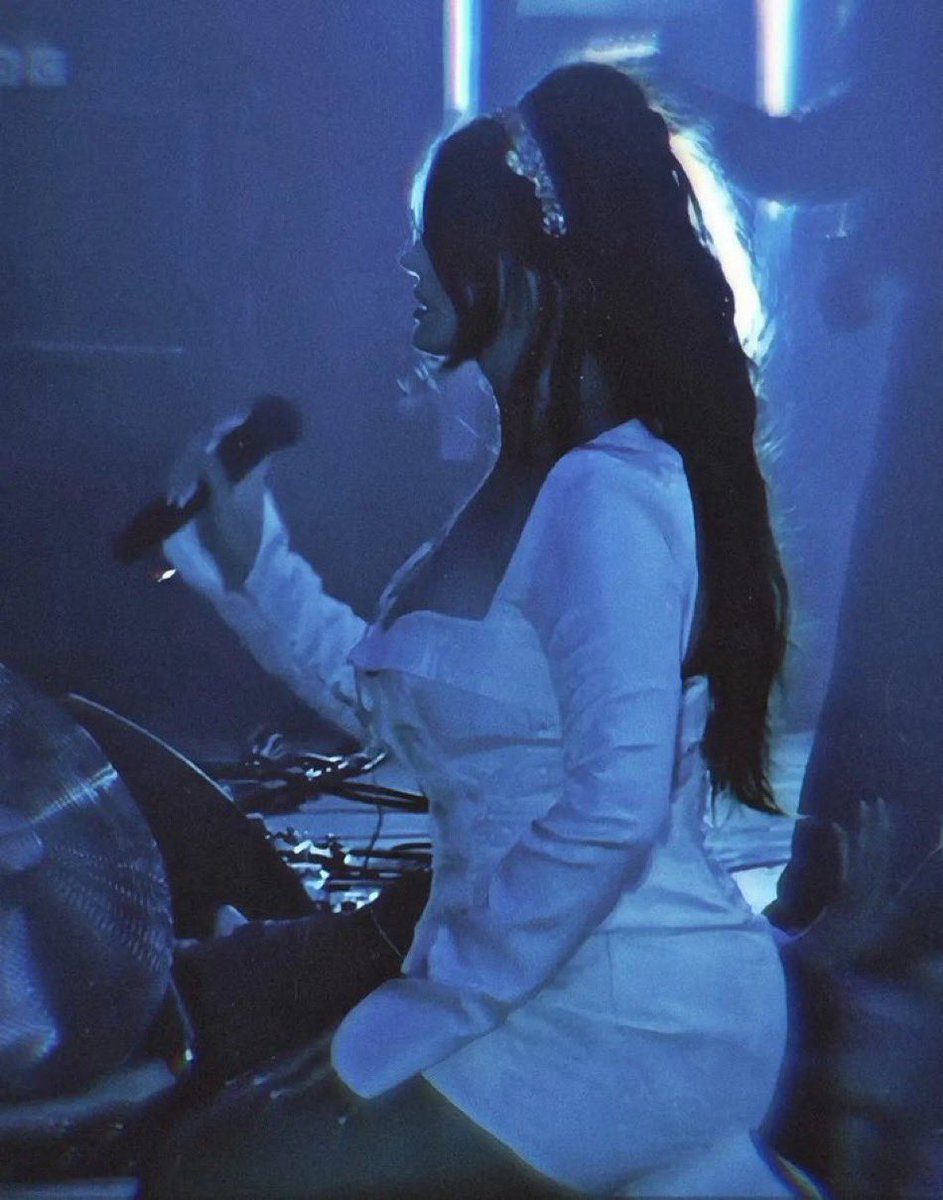 ROBCRAVEE's tweet photo. all the dresses lana has worn on the ocean blvd tour so far,

a thread; https://t.co/por7CTsYos