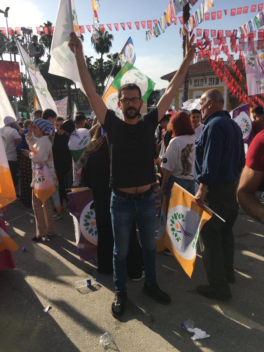 Gizli faşistlere inat rengimiz belli şükür..