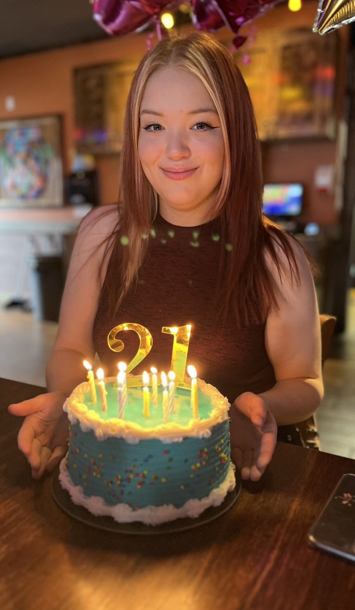 All2ATEEZ's tweet photo. “It supposed to be fun turning 21” Celebrating my birthday All Too Well  @taylornation13 ♥️♥️ https://t.co/2knDTAELvT