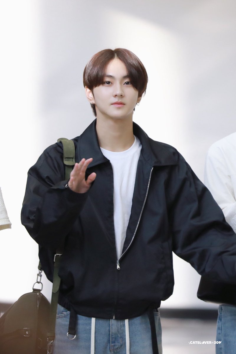 catslover0209's tweet image. 230817 🌥️
-
#ENHYPEN_JUNGWON  #엔하이픈 #정원