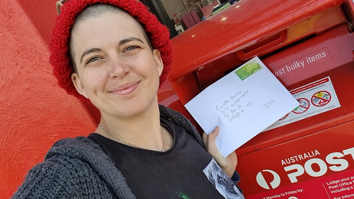 VioletCoCo5's tweet image. Colette had her phone cut off for a week for speaking at the forest rally from prison!!

So I am sending her a letter with photos of all our efforts. 

Please send many letters to Colette. Prison is hard and she is #doingitfortheforest.