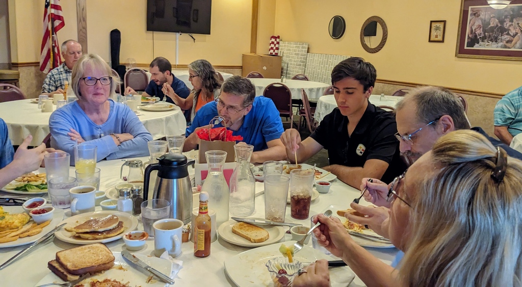 ImmanuelBatavia's tweet photo. Sunday we celebrated Eli's last day playing the keyboards for the contemporary service before leaving for college - Iowa State! He always plays with his heart, and we've seen him open up and express his spirit through his music. https://t.co/n4GVEPqkY1 https://t.co/FeznW0C1ZY