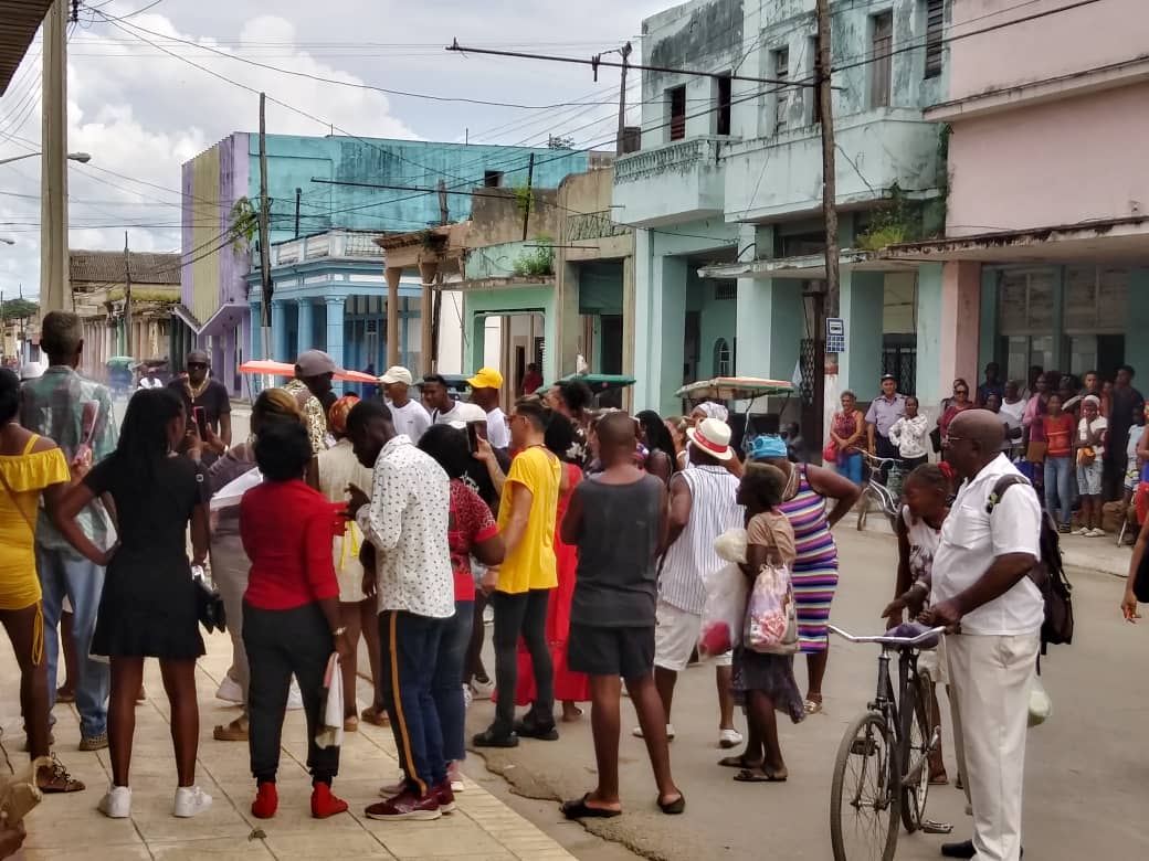 Como cada 16 de agosto el Municipio Jovellanos celebra el evento Cuba Benín, legado africano en Jovellanos.
Una verdadera fiesta de identidad y Cubania.
Aquí una muestra de lo acontecido en en este evento.
#VeranoConAmor2023
#CubaEsCultura
#PorLosCaminosDelArte