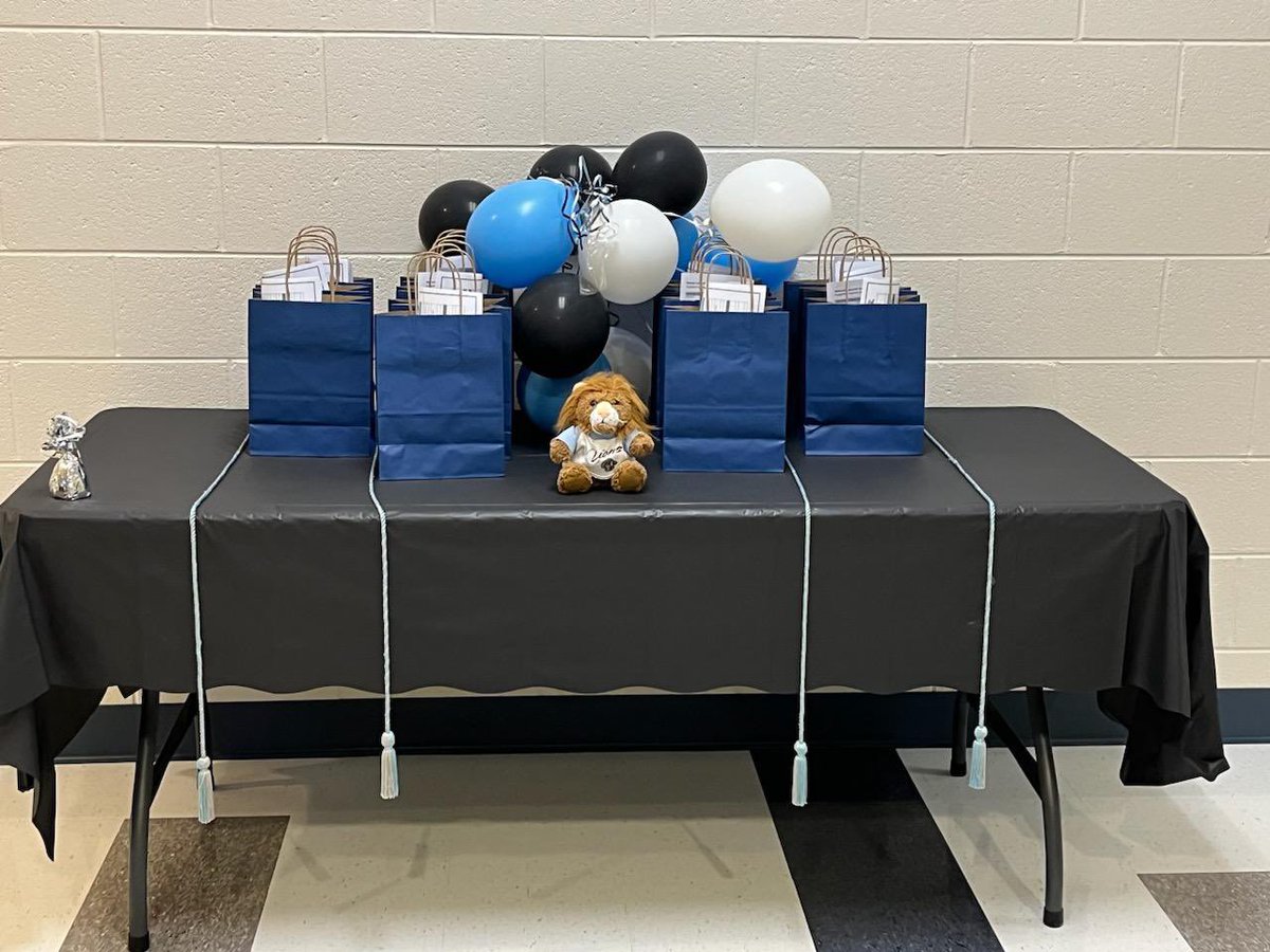 PridePrincipalWHS tweet media