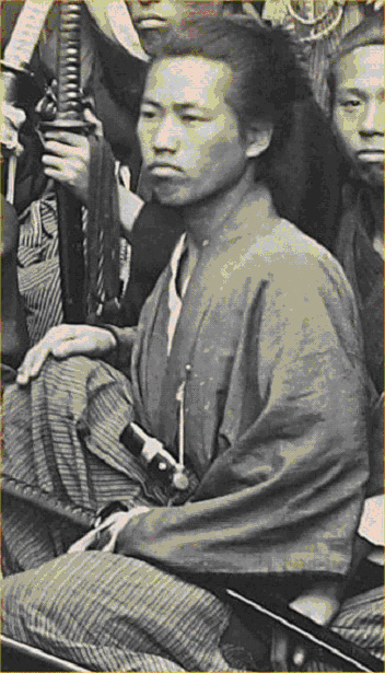 フルベッキ写真にまつわる風説で「坂本龍馬」とされている人物は、京都