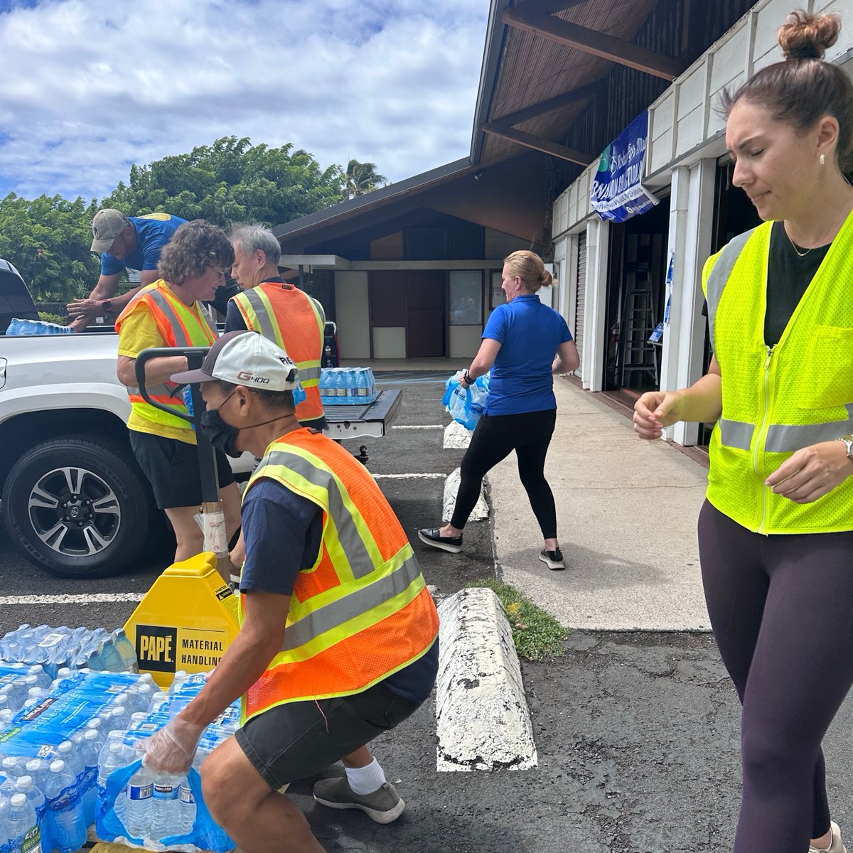 HolyNativity's tweet photo. 💙 Mahalo to everyone who donated and to those who helped our Kokua for Maui donation drive. Twelve pallets are on their way to families in need on Maui. Mahalo @AngelNetworkCharities, @WaimanaloFeedSupply, @AieaCopyCenter, and many more.
#MauiStrong #Maui #HawaiiCommunity https://t.co/oxwU2lPwiS
