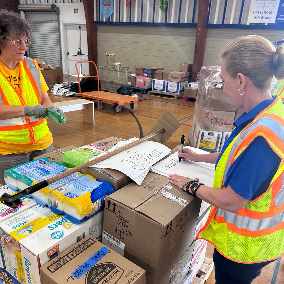 HolyNativity's tweet photo. 💙 Mahalo to everyone who donated and to those who helped our Kokua for Maui donation drive. Twelve pallets are on their way to families in need on Maui. Mahalo @AngelNetworkCharities, @WaimanaloFeedSupply, @AieaCopyCenter, and many more.
#MauiStrong #Maui #HawaiiCommunity https://t.co/oxwU2lPwiS