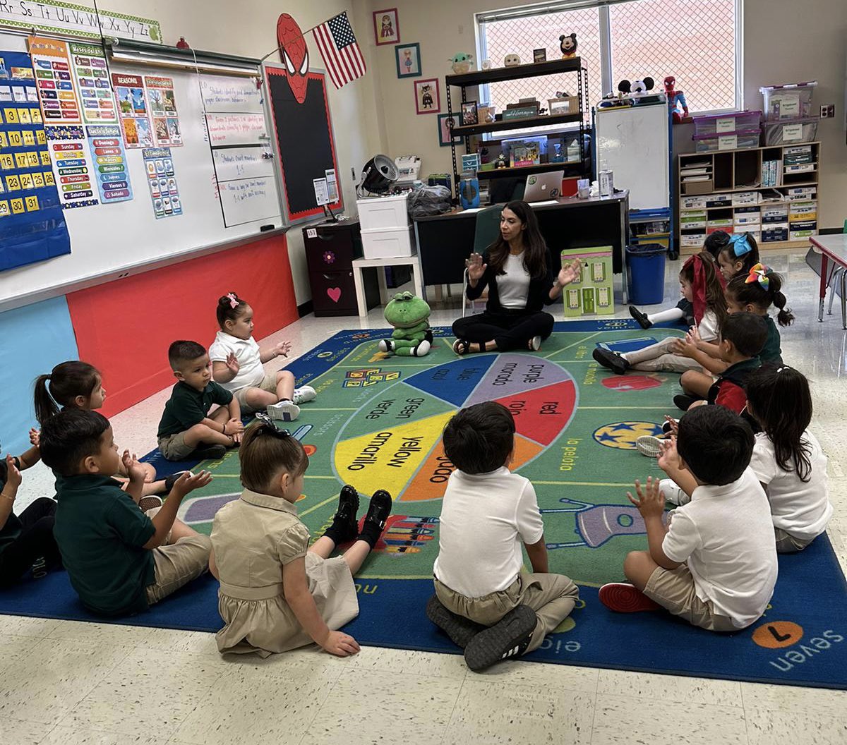 mrs_pineiro's tweet photo. Week one in PK3 has been a great success! Our youngest scholars are learning to share, take turns and work together. Thank you @Liliana81020312 for amazing work and support. @Principal_JP @MariaRossAP @ICanReadDallas https://t.co/KFrXDd3eVr