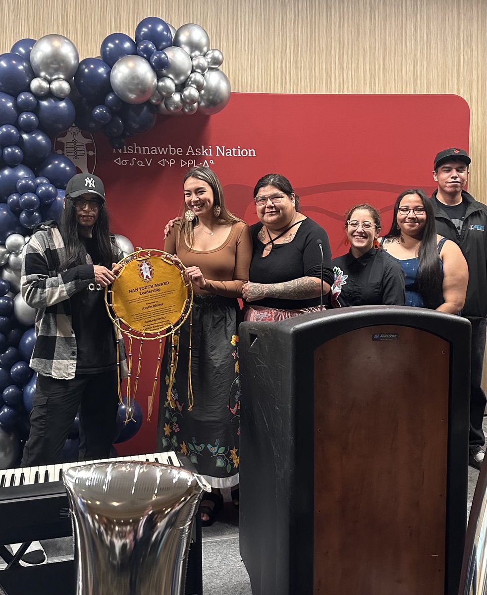Austin Winters, of Kingfisher Lake FN, wins the ⁦<a href="/NANComms/">Nishnawbe Aski Nation</a>⁩ Youth Leadership Award, for his spirit, his belief in unity, for community members to come together. He just graduated from the radio technology program at The Wenjack Education Institute. Well done, Austin! 👏🏽👏🏽👏🏽