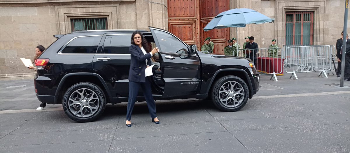 azucenau's tweet photo. #ALMOMENTO | El presidente López Obrador se reúne esta tarde con su gabinete y gobernadores del sureste del país para reforzar el plan migratorio. https://t.co/FW6BIUxDP7