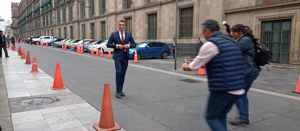 azucenau's tweet photo. #ALMOMENTO | El presidente López Obrador se reúne esta tarde con su gabinete y gobernadores del sureste del país para reforzar el plan migratorio. https://t.co/FW6BIUxDP7