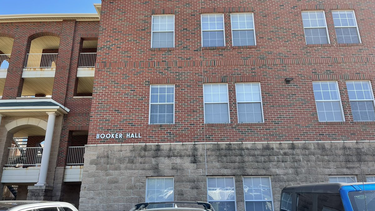 stevejkfor's tweet image. Got Nic moved in to her dorm at OSU. Hoping she and her roommate have a great freshman first semester!  #osu #dormmovein #bookerhall #GoPokes #classof2027