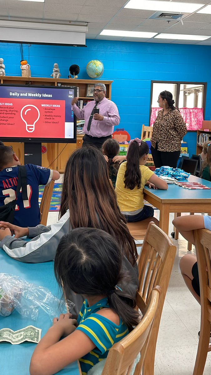 PsjaCarman's tweet photo. Thank you Daniel Alvarez, Rebecca Farias and Karina Cantu from IBC Bank for such an amazing and informational presentation on financial literacy. Our Golden Bears enjoyed it and gained some  Financial Literacy knowledge.
💚🐻💛
#carmangoldenbears 
#SDGOALqualityeducation
PSJA ISD https://t.co/TsVrwL8z3l