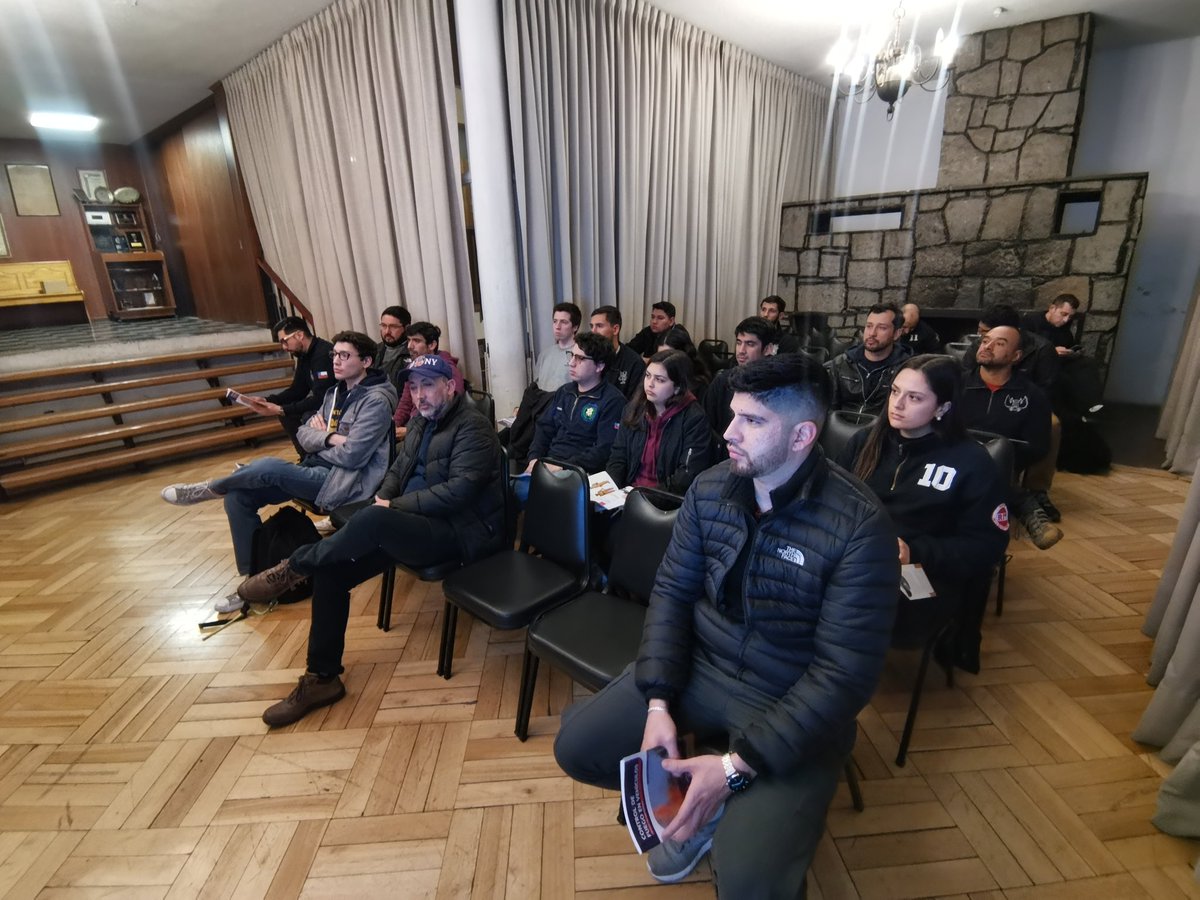 En cuartel <a href="/CuartaCompania/">Cuarta Compañía Bomberos Ñuñoa</a>  inicia curso Fuegos en Vehiculos. Capacitación necesaria para la malla de Bombero Profesional, para voluntarios y voluntarias del nuestra institución.
<a href="/BomberosNunoa/">Cuerpo de Bomberos de Ñuñoa</a>
<a href="/comandante_cbn/">Comandante CBÑ</a>