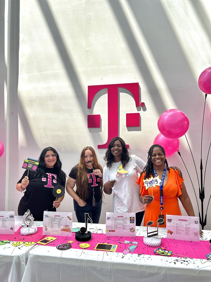 LaBeMoneyDTejas's tweet photo. Multigenerational Karaoke Event was a success. So Grateful for our leadership @oumsyd @MsMarieDotCom,including our DE&amp;I Council @PattyM_TX for helping our vision come to LIFE. We love our Dallas/Irving CEC! 🎶🎤📸🎵🩷 #OneBrand #OneBand #OneBeat #OneBadTeam https://t.co/IdCcH5rBVk