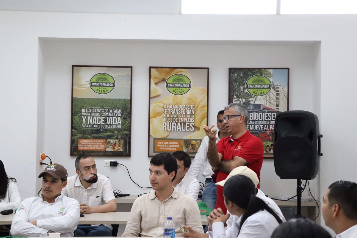 FedepalmaOrg's tweet photo. ¡Somos una agroindustria rentable y competitiva!🌴🇨🇴

En el Campo Experimental Palmar de La Sierra realizamos la jornada sectorial con entidades financieras para presentarles a profundidad el negocio palmero enfocado en:

1. Retos y oportunidades de la palmicultura colombiana en materia económica y financiera
2. Financiamiento para la adaptación al cambio climático
3. Prevención y protección fitosanitaria.

#PalmaSostenible