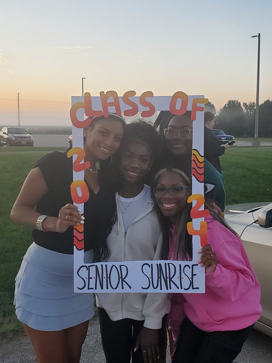 NCWHSACodron's tweet photo. Senior sunrise for the class of 2024...another success for West! Thanks to student council &amp; Ms Nichols for organizing. Senior Sunset will be here before we know it... https://t.co/qyZBi5Vl7A