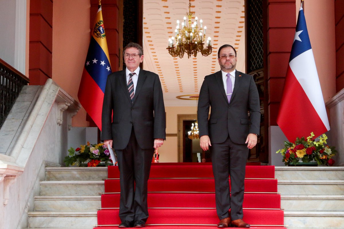 NicolasMaduro's tweet photo. Jaime Gazmuri Mujica, será el nuevo Embajador designado de la República de Chile ante nuestra Patria. Estamos seguros en querer avanzar en la reconstrucción de nuestras relaciones bilaterales, para el beneficio de ambos pueblos. ¡Viva la Diplomacia Bolivariana de Paz! https://t.co/71Dllu33vu