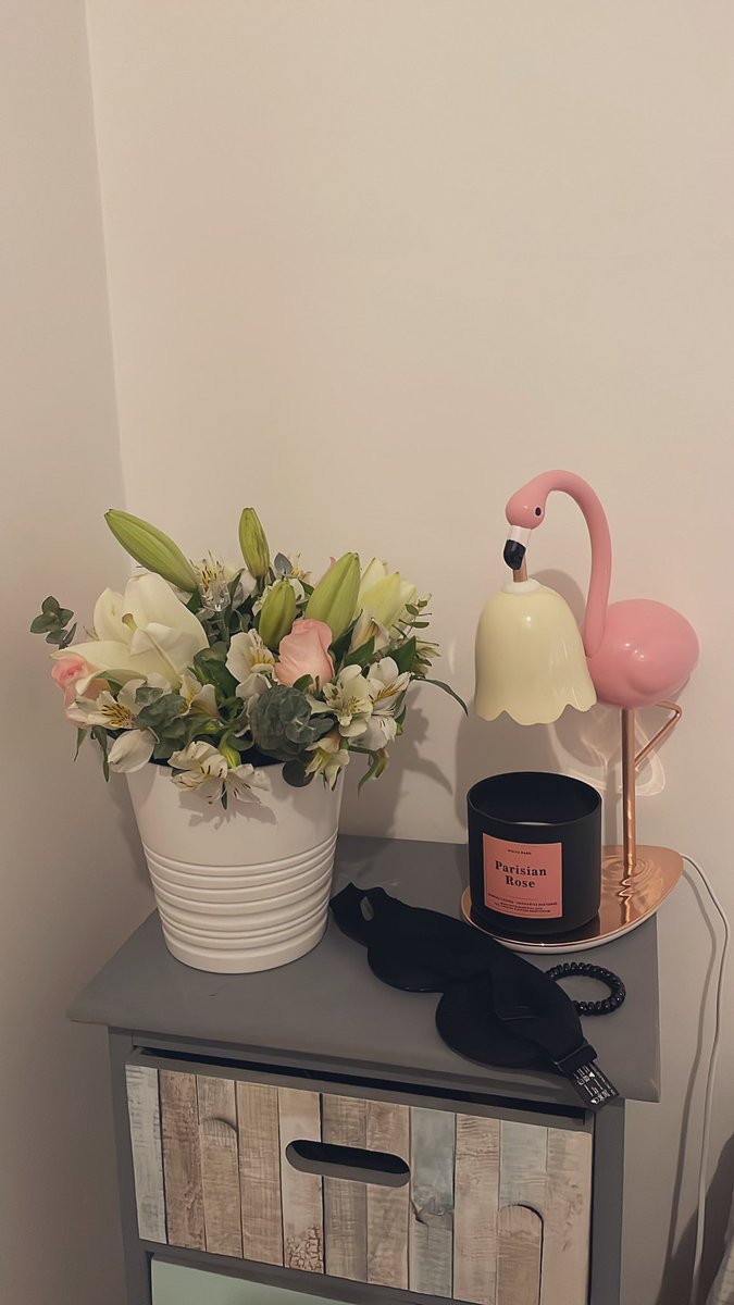 Florecitas de Sir. Bae mientras está de vacaciones 💜