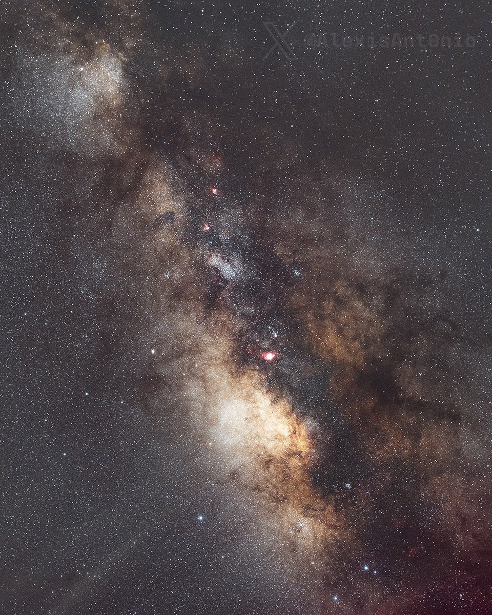 La via lactea desde el patio 8/12/23. Porque no hay que ir hasta Cabo Rojo para verla! 😄 25s@f/2.0 #milkyway #SonyAlpha #stars #Astrophotography #PuertoRico #space