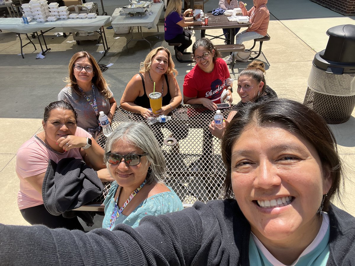 zenaida_arroyo's tweet photo. We are not in the same building anymore but it was great seeing my @D99Cicero coworkers from Burnham! https://t.co/xwmFyFWrB9