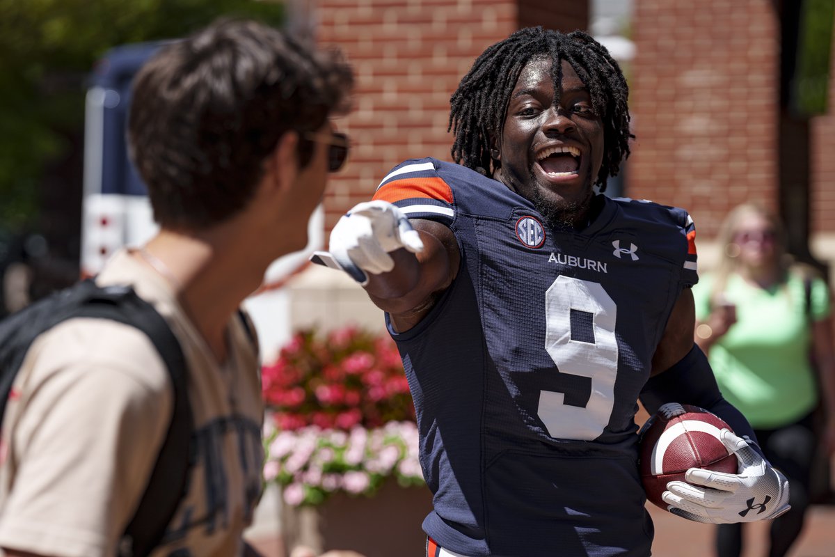 AuburnFootball's tweet photo. Good to see The Loveliest Village packed with the Auburn Family again🧡

Happy first day of school! 📚 https://t.co/TwaEYVU0Qx