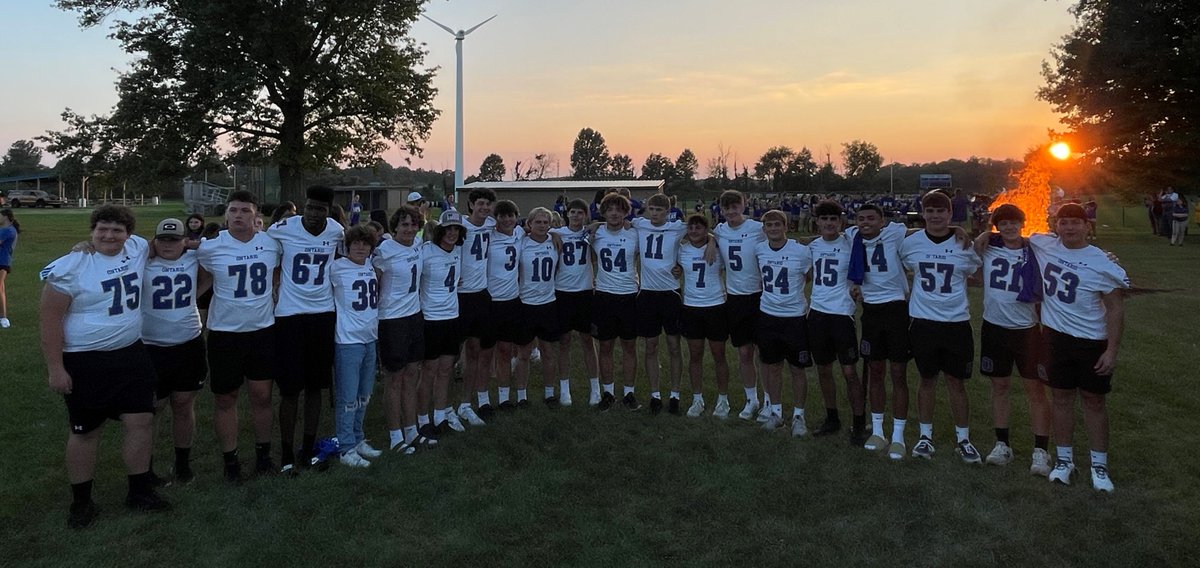 ont_athletics's tweet photo. 🔥SKULL SESSION 4.0! Our Families, The Band, Cheerleaders, and Football Fever #BeatLex #BlueOut @SchoolsOntario @warriorzone @OntarioFB https://t.co/n4wQgYYVix