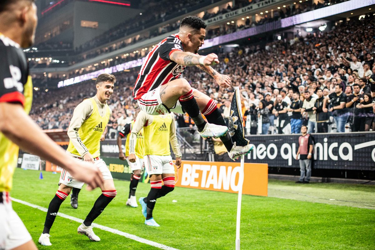 Diario_Tricolor's tweet photo. VAI TOMAR NO CU, CORINTHIANS! https://t.co/cqJQk7BdSh
