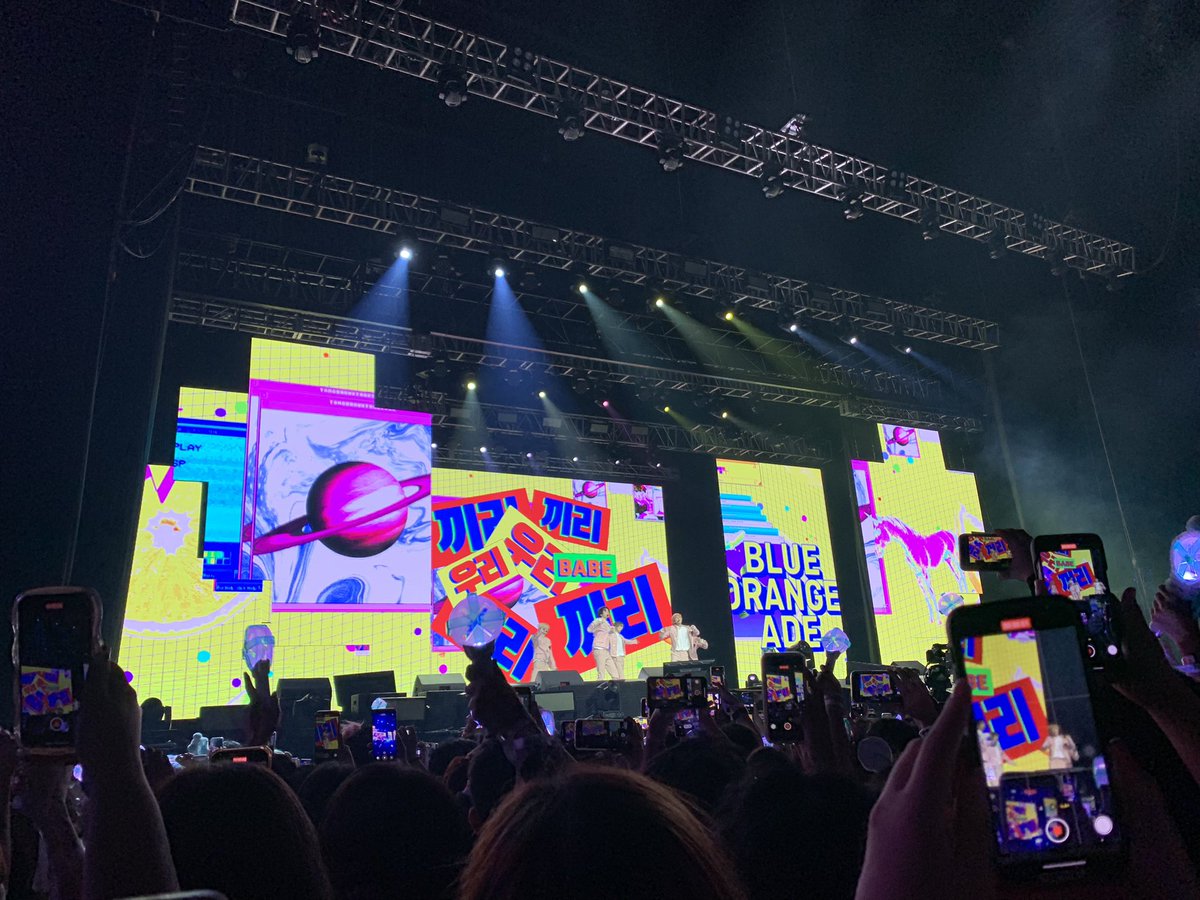 mimicarts's tweet photo. difference ng stage from a:ls and a:sm,, super upgrade talaga sa stage design so it makes sense na they chose ph arena hahaha and knowing txt, their stages will just keep getting bigger 😭 so we MIGHT be getting the same venue for a while hahahaha https://t.co/Nl7gB8cwNp