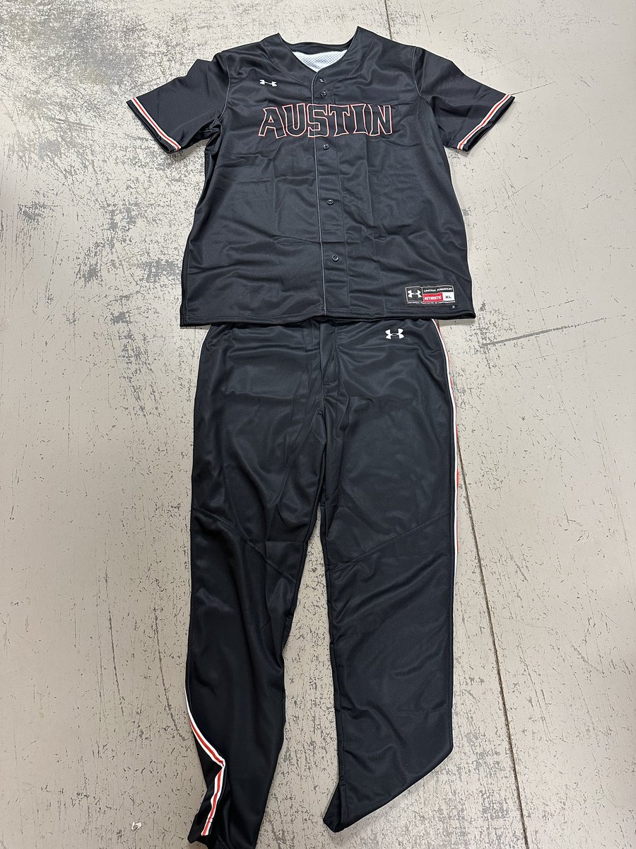 AHS_BSBL's tweet photo. 𝐃𝐚𝐫𝐤 𝐌𝐨𝐝𝐞 𝐃𝐫𝐢𝐩💧
#GoBears🐾 #AustinMade🏴 https://t.co/hR89BVTbCi