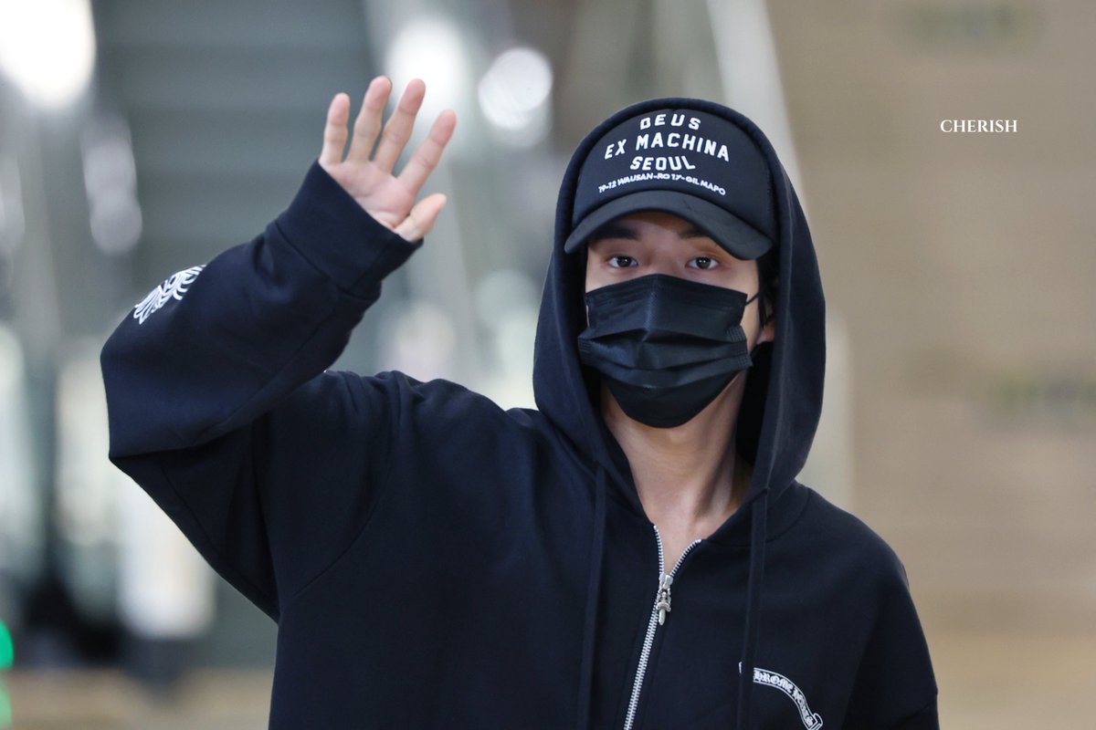 Cherish1115JY's tweet photo. 230817 GMP출국

#ENHYPEN #JAKE #제이크
#엔하이픈 #심재윤 #ジェイク https://t.co/T2EincMFrD