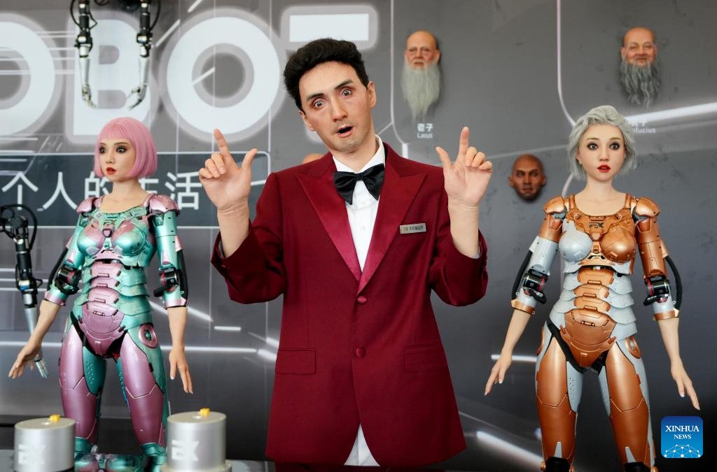 ChinaScience's tweet image. The #WorldRobotConference2023 kicked off in #Beijing on Wednesday, attracting more than 140 enterprises from home and abroad to showcase nearly 600 #robot industry exhibits and cutting-edge achievements.