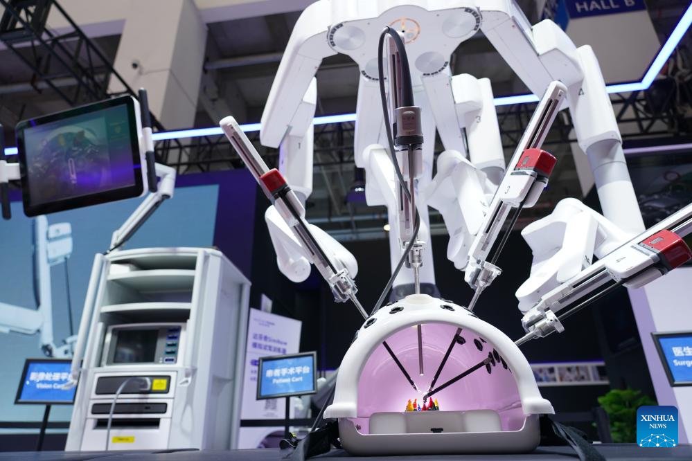 ChinaScience's tweet image. The #WorldRobotConference2023 kicked off in #Beijing on Wednesday, attracting more than 140 enterprises from home and abroad to showcase nearly 600 #robot industry exhibits and cutting-edge achievements.