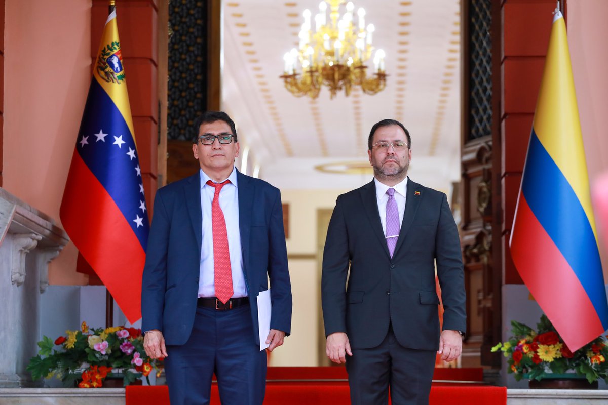 Milton Rengifo Hernández, me hizo entrega de sus Cartas Credenciales como nuevo Embajador de la República de Colombia ante Venezuela. Trabajamos para el desarrollo de nuestras naciones a través de la Diplomacia de Paz. ¡Avanzando!