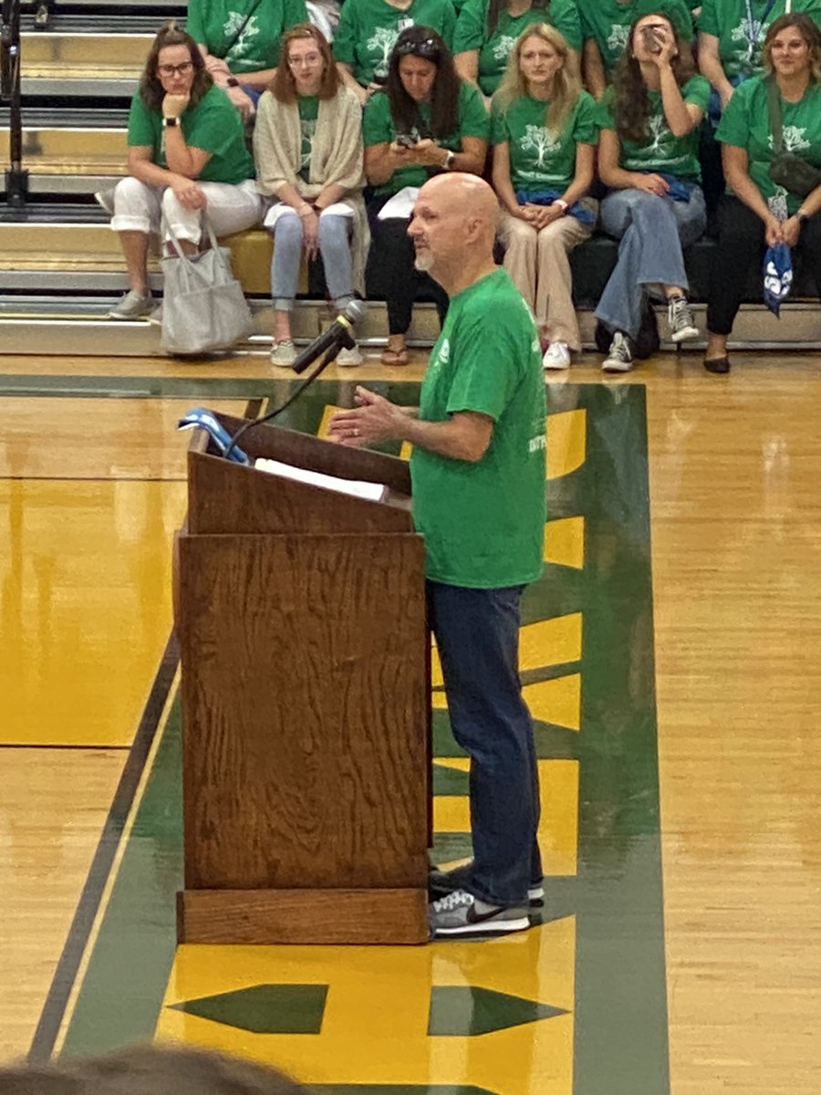 fznbandmom's tweet image. #FZSD #FZEquipToExcel #BestTeacherSupply 
New School Year Pep Rallly @fznmscougars!