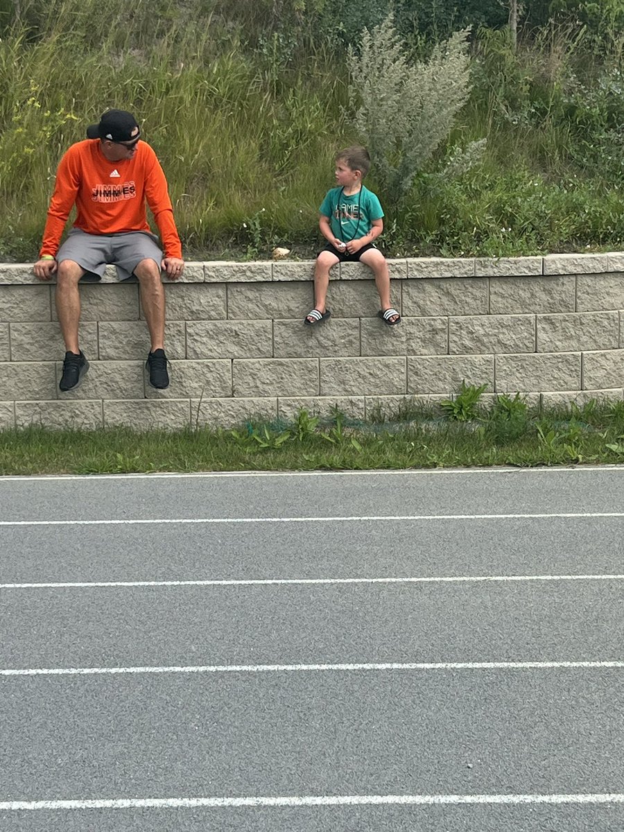 MMistro3's tweet photo. Who is coaching who here @Coach_Mistro?! #daddysminime https://t.co/BT9OaGG8P6