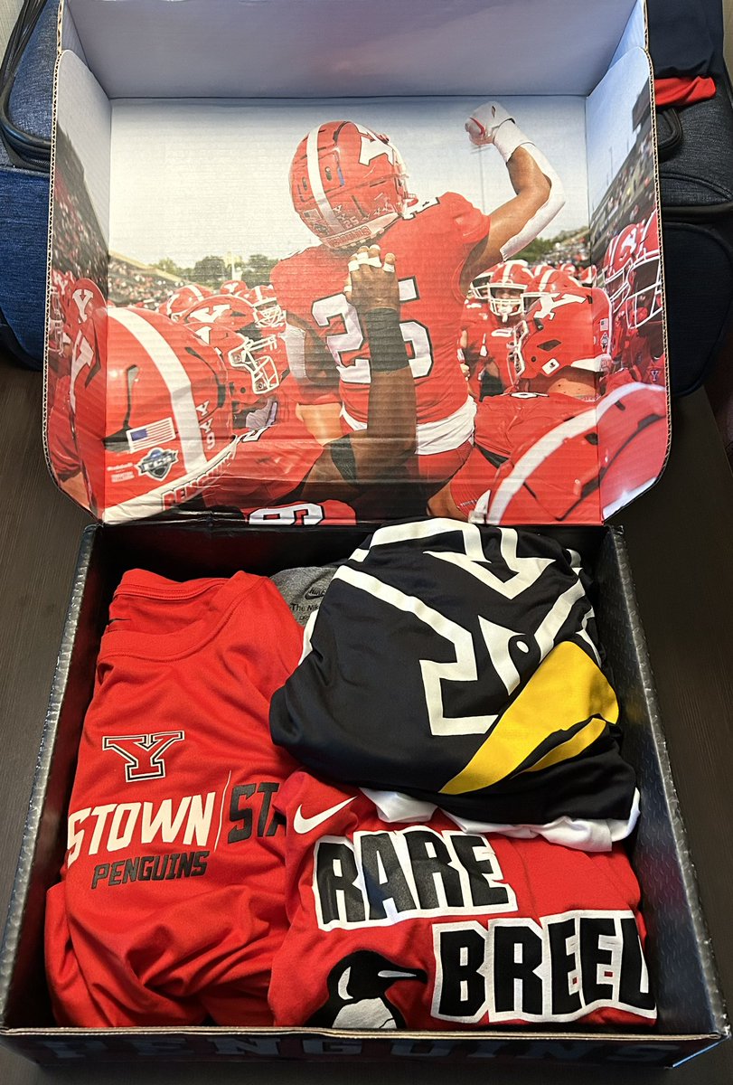 Huge thanks to @fbcoachdp and @ysufootball for the gear 😍🐧