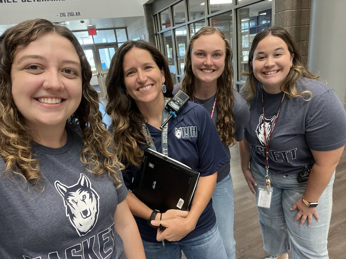 AP_Skelton19's tweet photo. Is it really the first day of school if you don’t post about it?? Couldn’t have made it through my “first” first day of school as an AP without this crew!! #WeAreHaskett @HaskettJH https://t.co/Zqc4nTCZwp