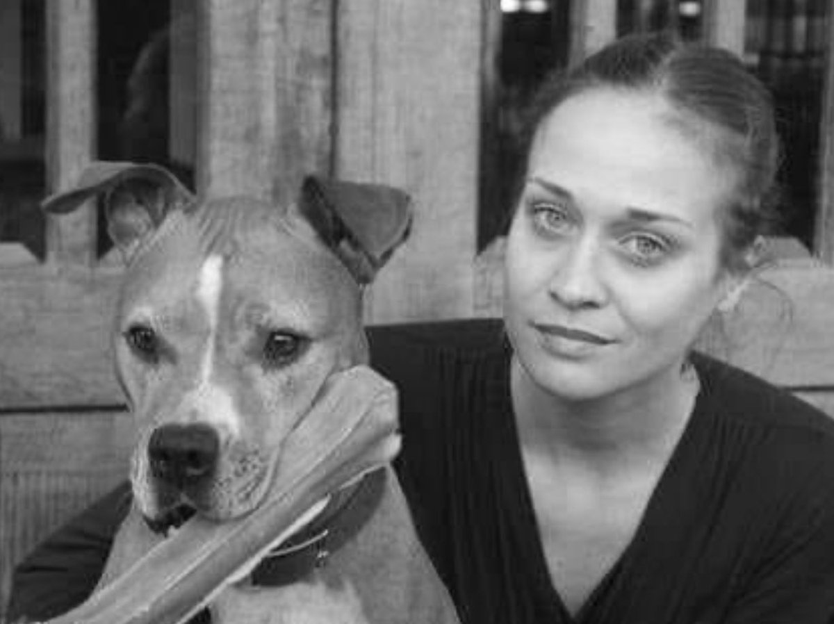 This is a beautiful letter from Fiona Apple explaining to her fans why she must postpone a concert date. I am impressed at the way she was instantly able to make the decision to choose love over her career. Indeed, the world needs more of this. Enjoy the story... “It's 6pm…