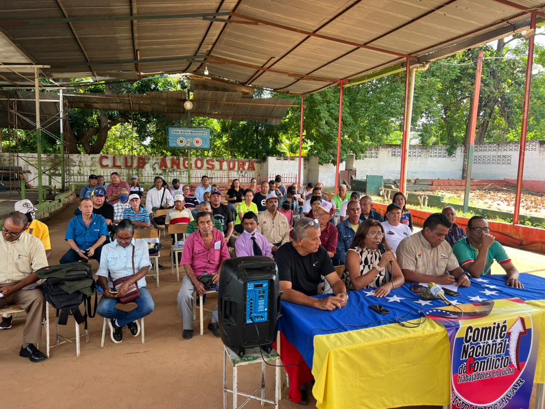 ASAMBLEA|#16Agosto📷
Desde el Club de Angostura de #CiudadBolívar dirigentes sindicales, organizaciones de jubilados y pensionados se reunieron en asamblea de trabajadores para unir #TodasLasLuchasUnaSolaLucha